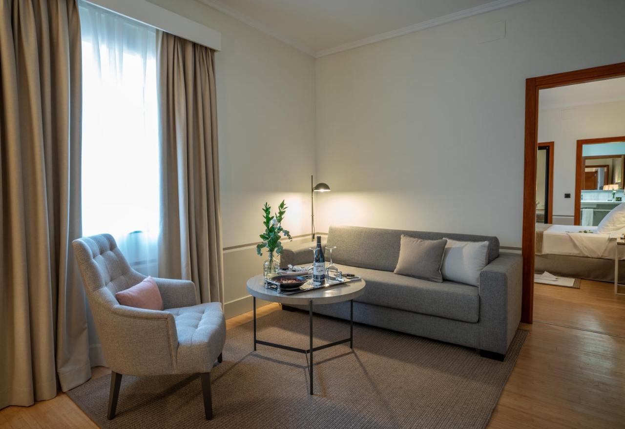 Hospes Palacio De Arenales & Spa Caces Zewnętrze zdjęcie Suite