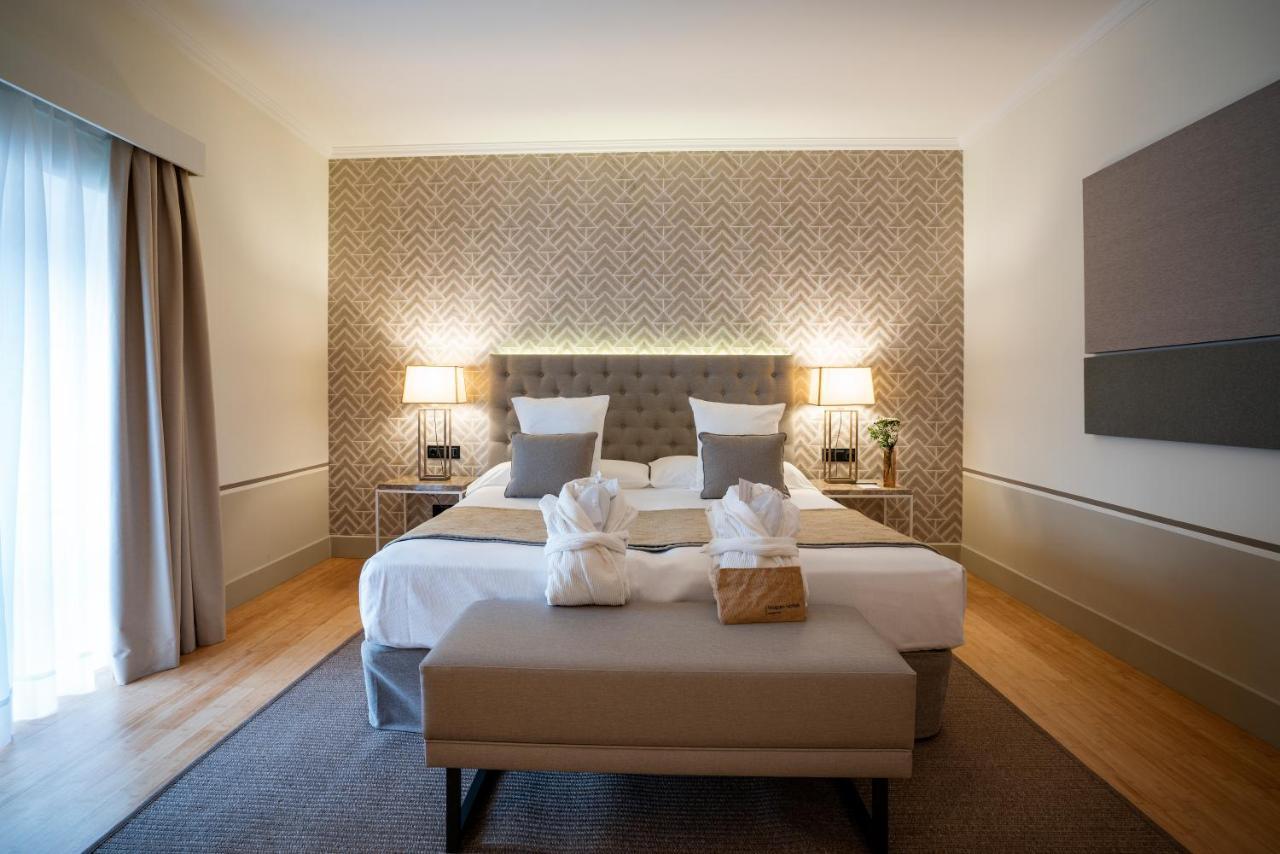 Hospes Palacio De Arenales & Spa Caces Zewnętrze zdjęcie A room at the hotel