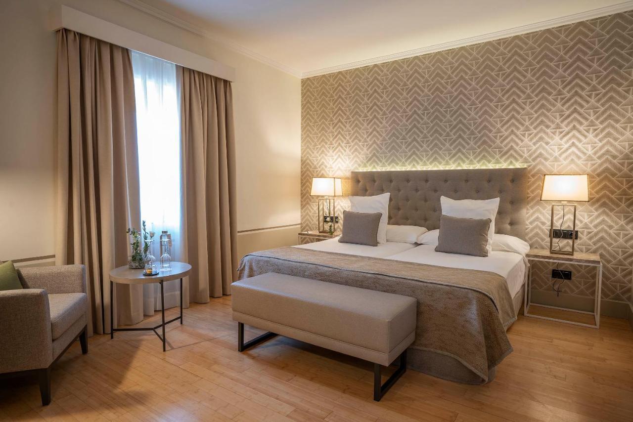 Hospes Palacio De Arenales & Spa Caces Zewnętrze zdjęcie Deluxe room
