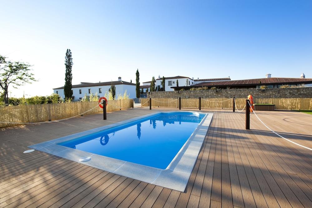Hospes Palacio De Arenales & Spa Caces Zewnętrze zdjęcie Swimming pool