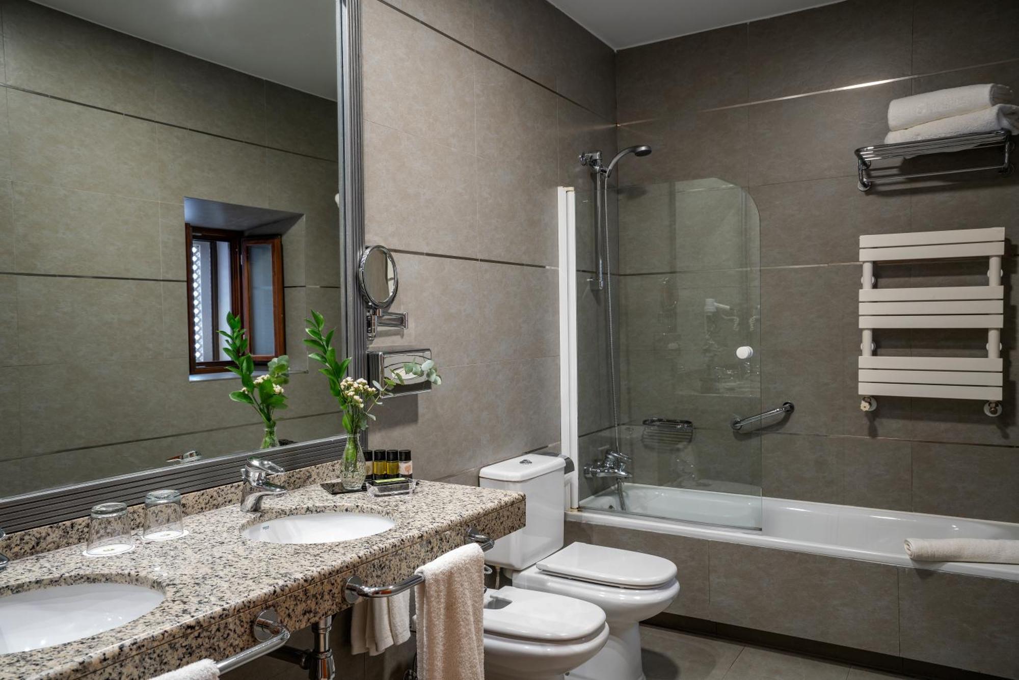 Hospes Palacio De Arenales & Spa Caces Zewnętrze zdjęcie