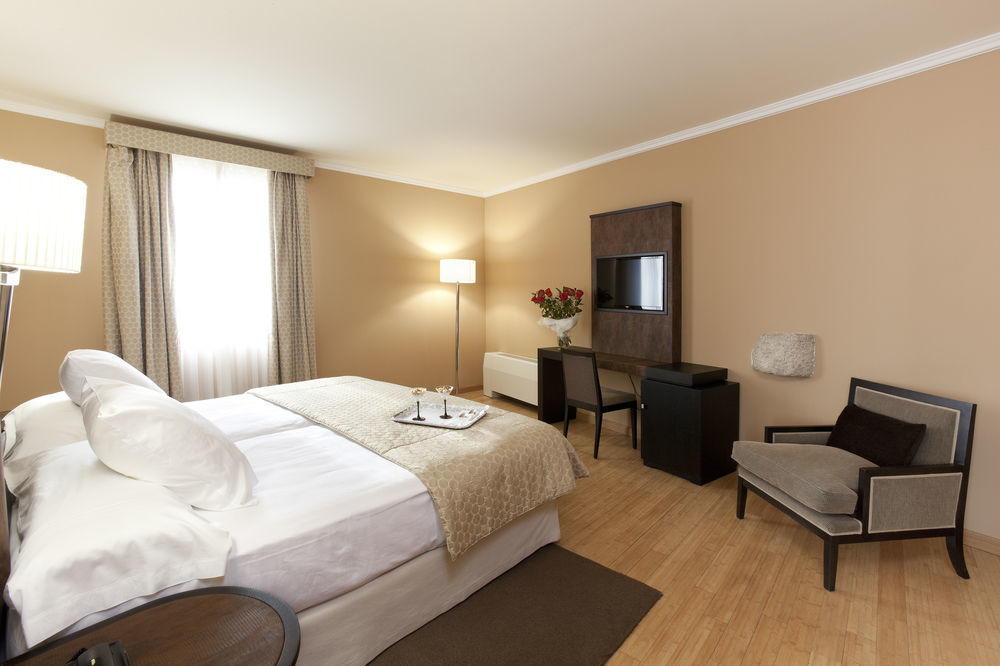 Hospes Palacio De Arenales & Spa Caces Zewnętrze zdjęcie A room at the hotel