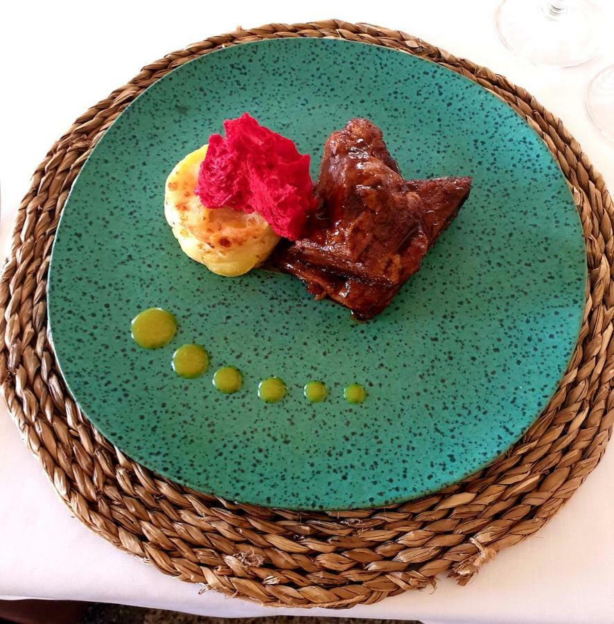 Hospes Palacio De Arenales & Spa Caces Zewnętrze zdjęcie A plate of braaied kudu