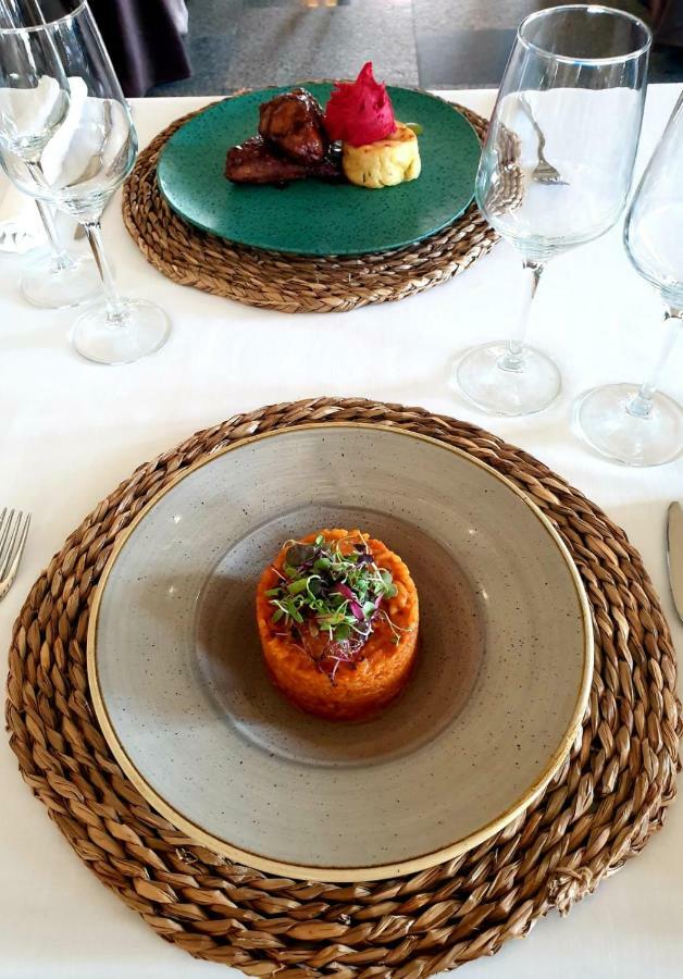 Hospes Palacio De Arenales & Spa Caces Zewnętrze zdjęcie A plate of carrot and coriander soup