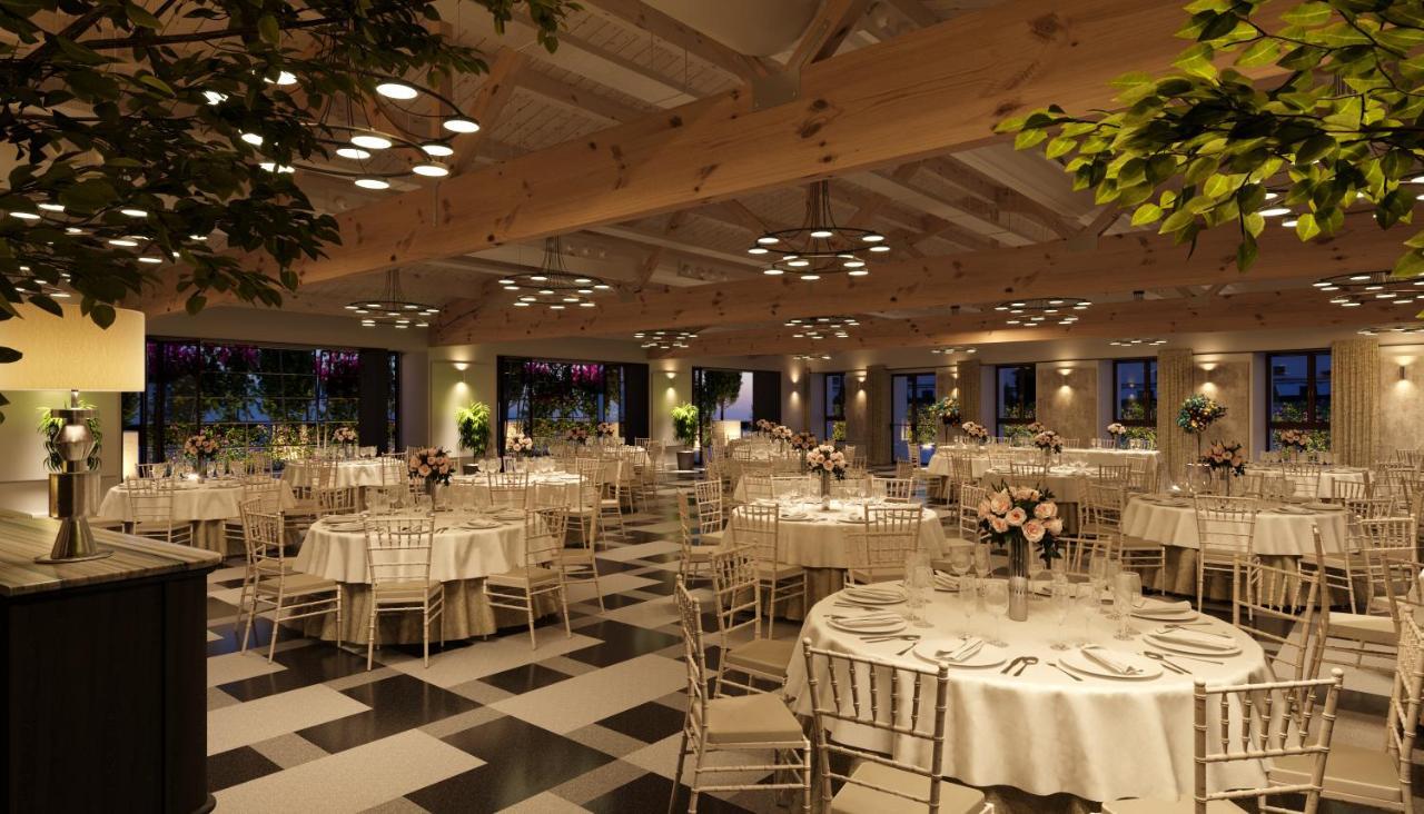 Hospes Palacio De Arenales & Spa Caces Zewnętrze zdjęcie The interior of the ballroom