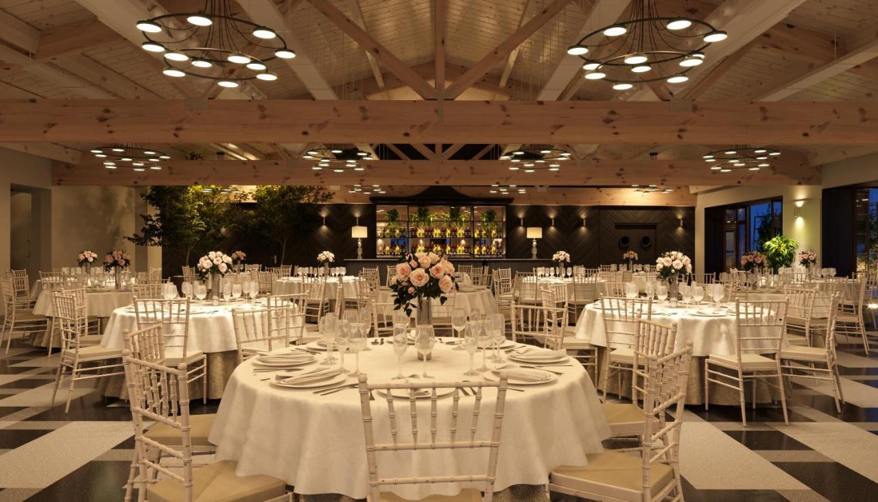 Hospes Palacio De Arenales & Spa Caces Zewnętrze zdjęcie The interior of the restaurant